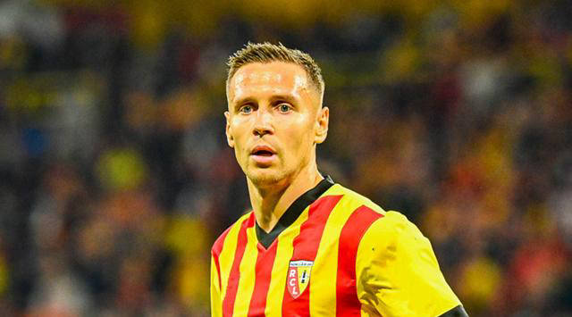 法甲焦点战：朗斯展现反弹势头 欧塞尔状态下滑明显